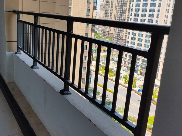 商場(chǎng)陽(yáng)臺(tái)護(hù)欄
