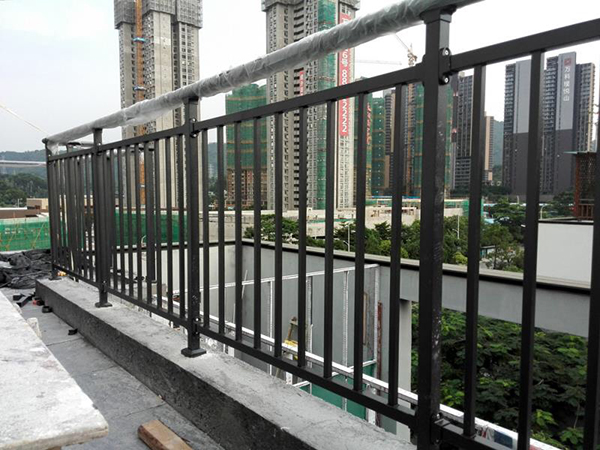 最適合做陽(yáng)臺(tái)護(hù)欄的三大材質(zhì)！