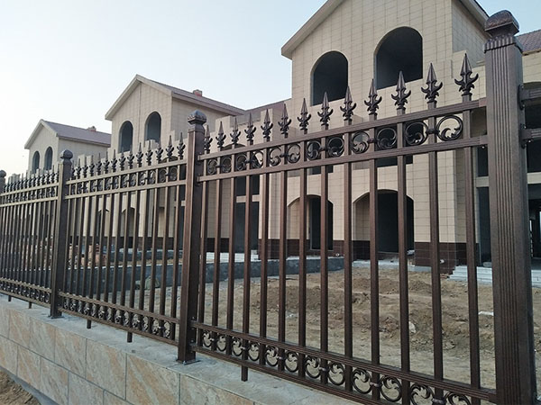 鋁合金圍墻護(hù)欄 鋁合金圍墻護(hù)欄