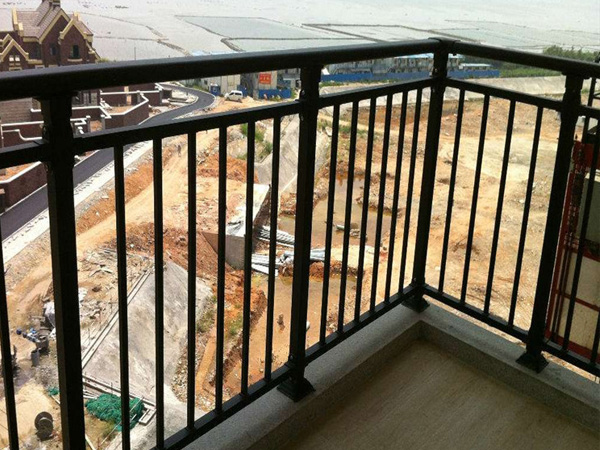 影響陽臺(tái)護(hù)欄價(jià)格的因素有那些？