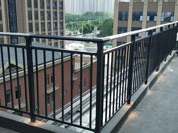 選購陽臺護(hù)欄有哪些注意事項(xiàng)？