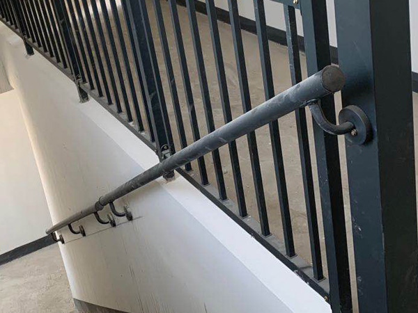 學(xué)?？繅翘莘鍪謭D片