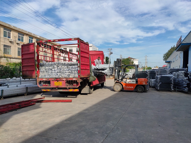 金用護(hù)欄2020年8月13日鋅鋼陽(yáng)臺(tái)護(hù)欄裝車發(fā)貨！