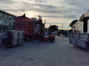 金用護(hù)欄2020年8月14日鋁合金陽臺(tái)護(hù)欄裝車發(fā)貨！