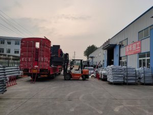 金用護(hù)欄2020年8月21日鋁合金百葉窗裝車發(fā)貨！