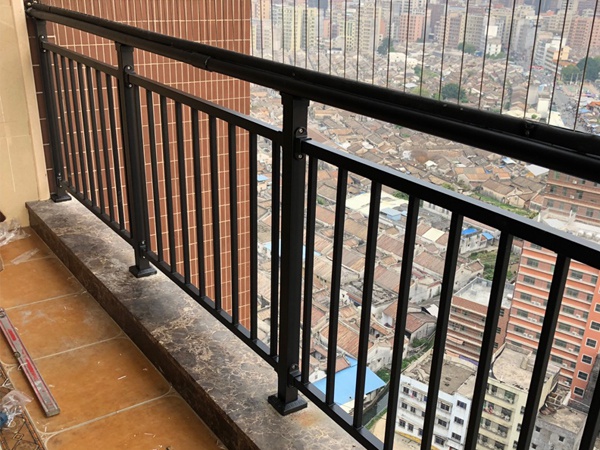 陽臺(tái)護(hù)欄安裝方法步驟 陽臺(tái)護(hù)欄安裝方法步驟