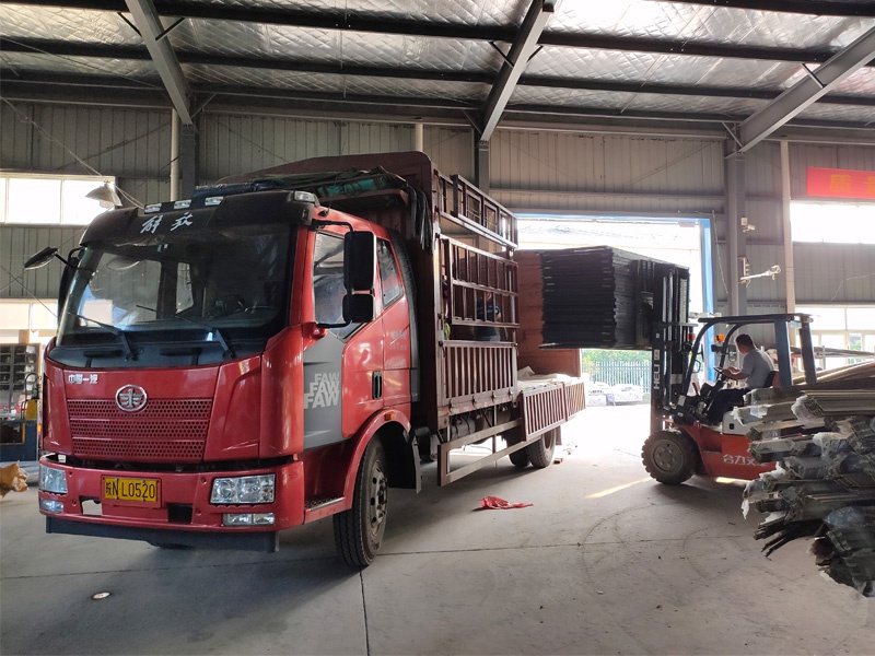 金用護(hù)欄2020年8月25日鋁合金百葉窗發(fā)貨！