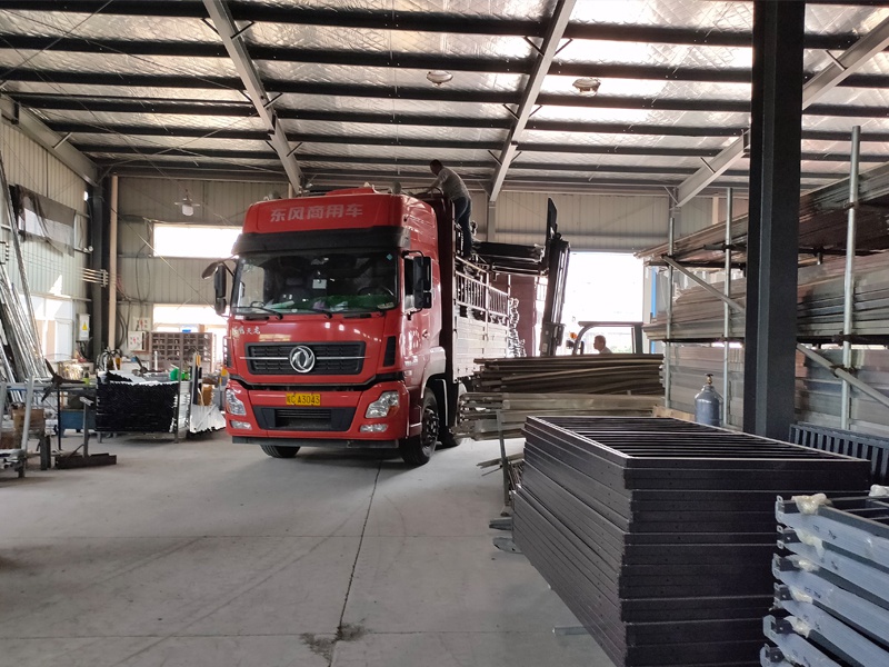 金用護(hù)欄2020年8月31日鋅鋼陽(yáng)臺(tái)護(hù)欄發(fā)貨！