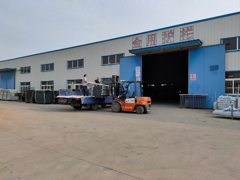 金用護(hù)欄2020年9月2日鋁合金陽(yáng)臺(tái)護(hù)欄發(fā)貨！