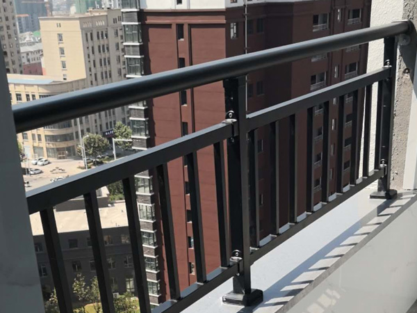 鋅鋼陽(yáng)臺(tái)護(hù)欄種類分類 鋅鋼陽(yáng)臺(tái)護(hù)欄種類分類