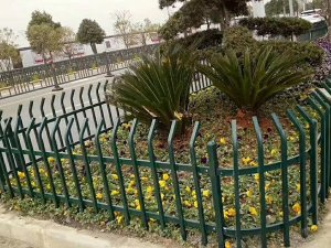 鋅鋼圍欄和鐵藝圍欄哪個(gè)好？看過這里你就清楚了！