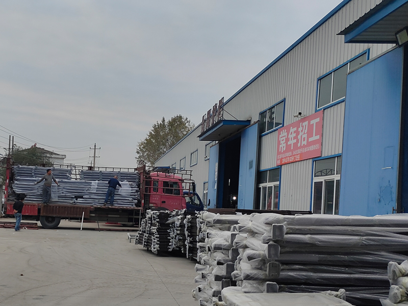 金用護(hù)欄2020年11月6日早上鋅鋼陽(yáng)臺(tái)欄桿發(fā)貨！