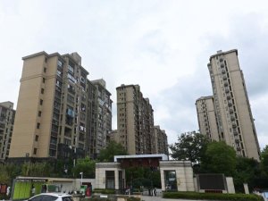 揚(yáng)州聯(lián)發(fā)君悅?cè)A府小區(qū)空調(diào)欄桿、樓梯扶手定制