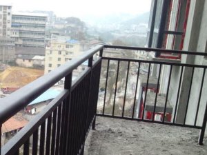 鋁合金護(hù)欄和鋅鋼護(hù)欄有什么不同？