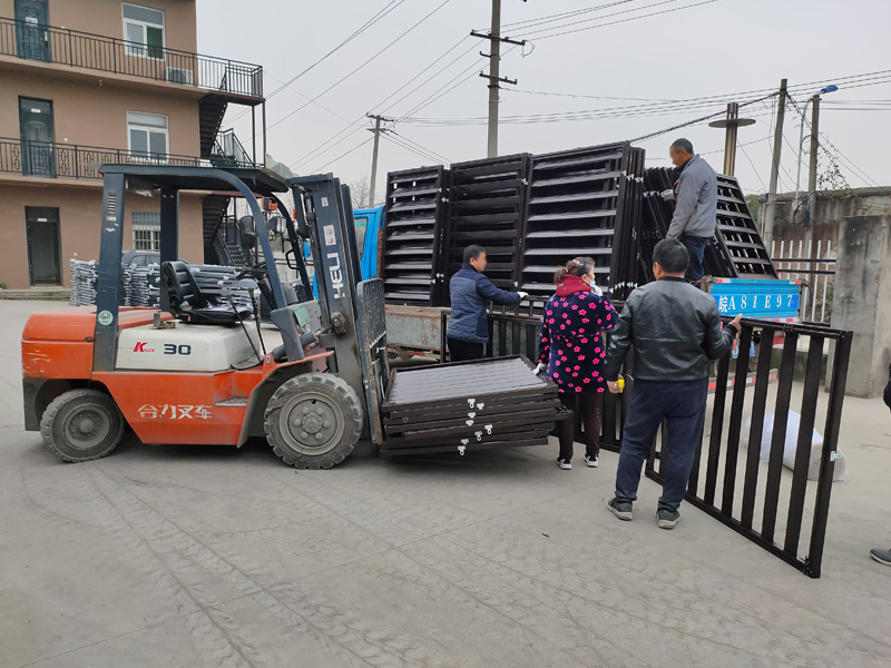 金用護欄2020年12月1日鋅鋼百葉窗發(fā)貨！