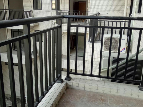 鋅鋼護(hù)欄一般多高才合適？