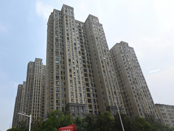 揚州奧園湖濱名都小區(qū)空調(diào)護欄、樓梯扶手定制