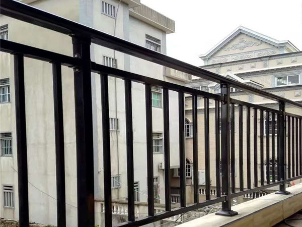 陽臺(tái)護(hù)欄哪家價(jià)格便宜？