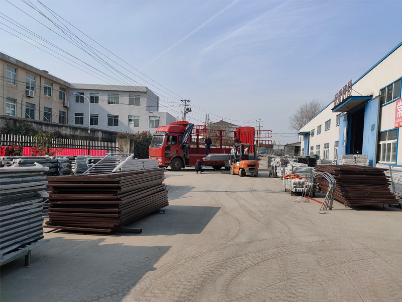 金用護(hù)欄2020年12月26日鋅鋼陽(yáng)臺(tái)護(hù)欄發(fā)貨！