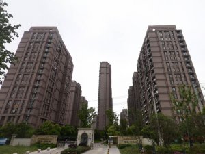 合肥高速時代城小區(qū)空調護欄、樓梯扶手定制