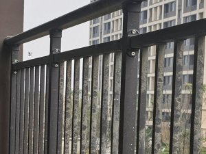 陽(yáng)臺(tái)護(hù)欄定制多少錢一米？