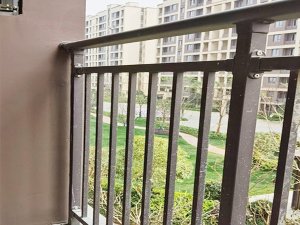 陽(yáng)臺(tái)護(hù)欄在哪家定做最便宜？