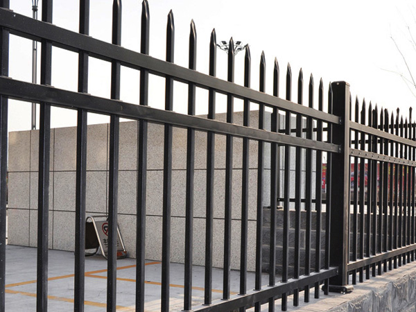 室外護(hù)欄有哪些材質(zhì)？