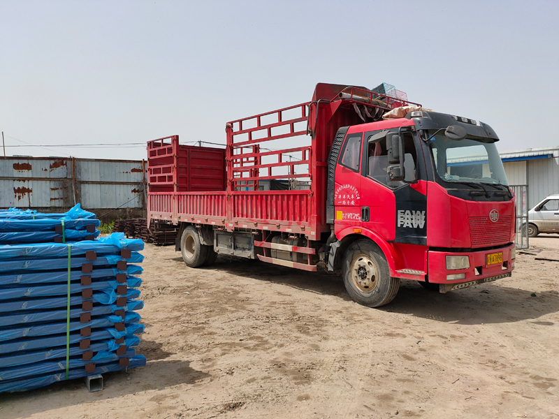 金用護(hù)欄2021年4月29日鋅鋼連廊護(hù)欄發(fā)貨！