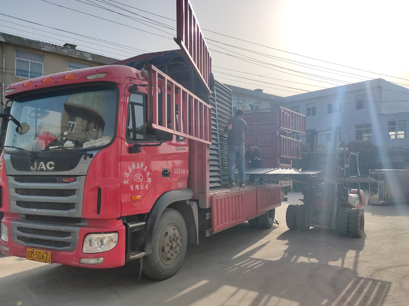 金用護(hù)欄2021年4月30日鋅鋼百葉窗發(fā)貨！