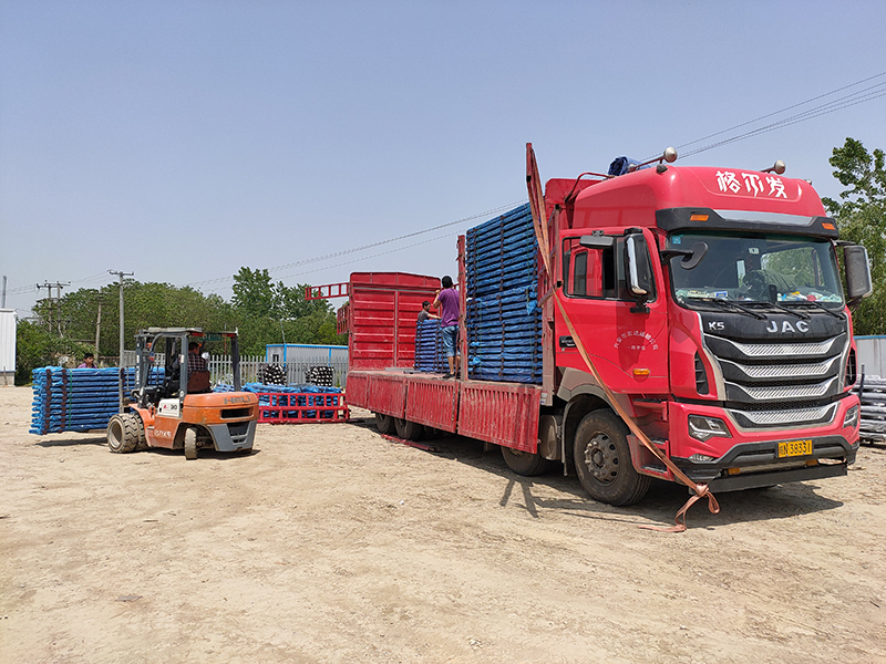 金用護(hù)欄2021年4月30日鋅鋼連廊欄桿發(fā)貨！