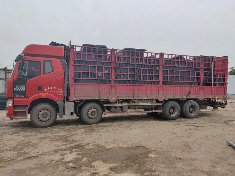 金用護欄2021年5月6日鋁合金百葉窗發(fā)貨！