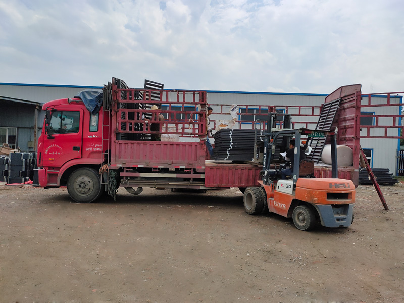 金用護欄2021年5月14日鋅鋼百葉窗發(fā)貨！