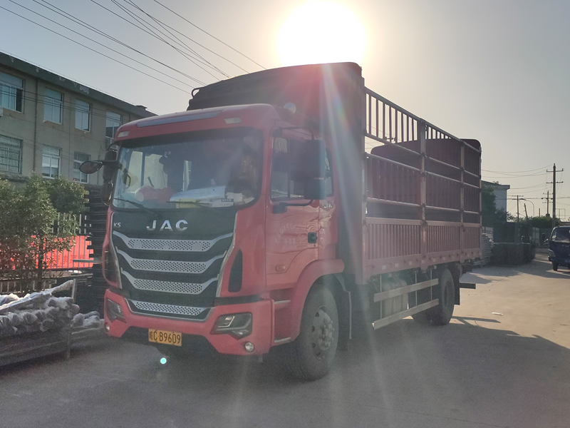 金用護(hù)欄2021年6月7日鋅鋼百葉窗發(fā)貨！