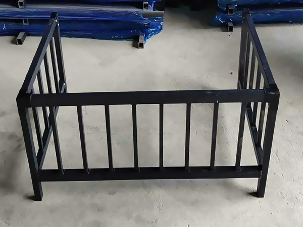 空調(diào)護(hù)欄哪種材質(zhì)最值得選？