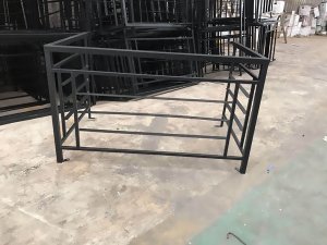 空調(diào)護欄用哪種材質(zhì)性價比高？