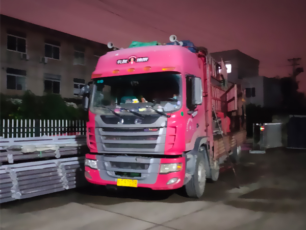 金用護(hù)欄2021年8月17日鋅鋼空調(diào)欄桿發(fā)貨！