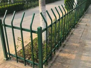綠化護(hù)欄廠家怎么選擇？
