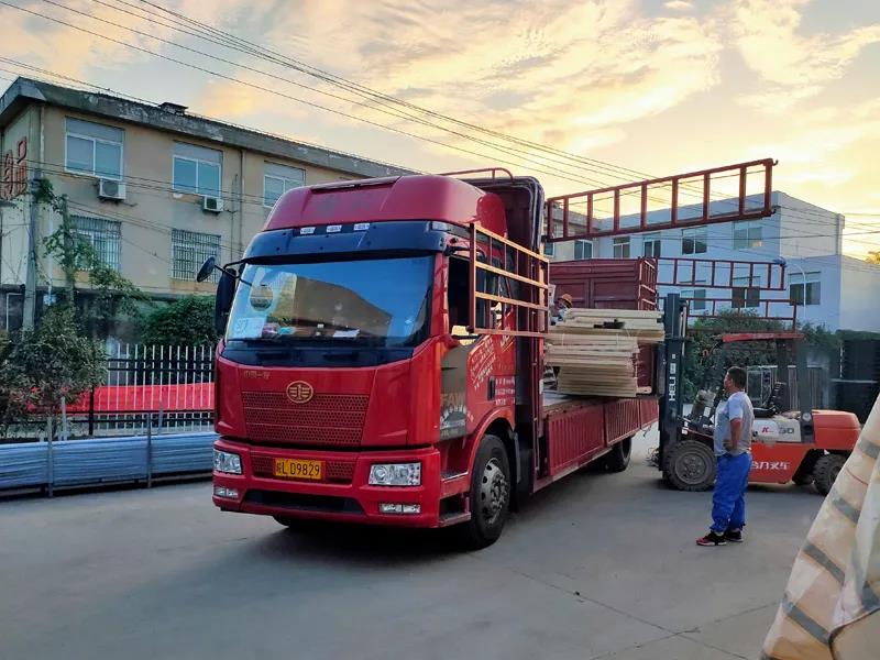 金用護(hù)欄2021年9月16日鋅鋼百葉窗發(fā)貨！