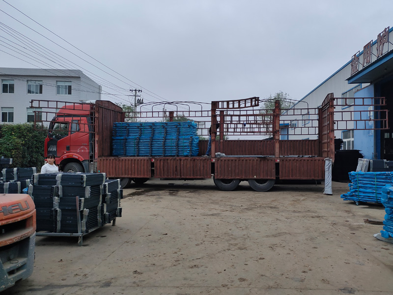 金用護(hù)欄2021年11月12日鋅鋼連廊欄桿發(fā)貨！