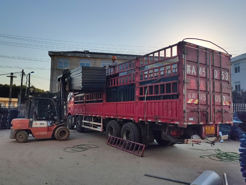 金用護欄2021年11月15日鋅鋼百葉窗發(fā)貨！