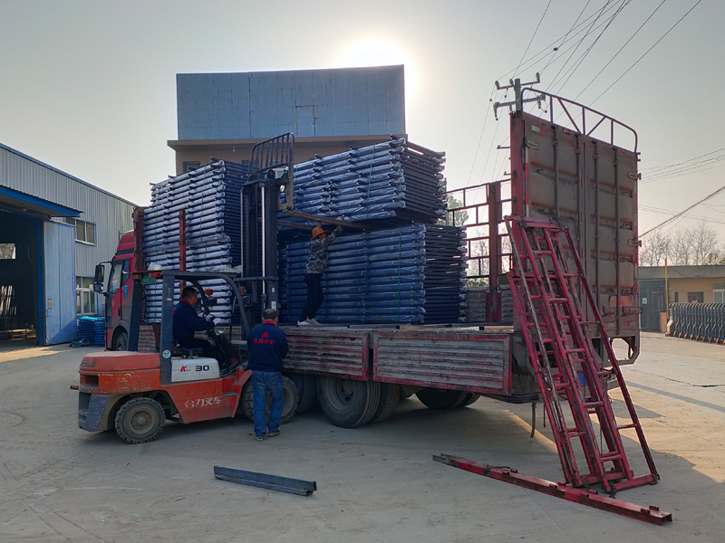 金用護欄2021年11月30日鋁合金玻璃欄桿發(fā)貨！