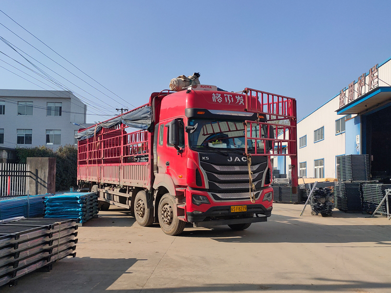 金用護欄2021年12月10日鋅鋼陽臺護欄裝車發(fā)貨！