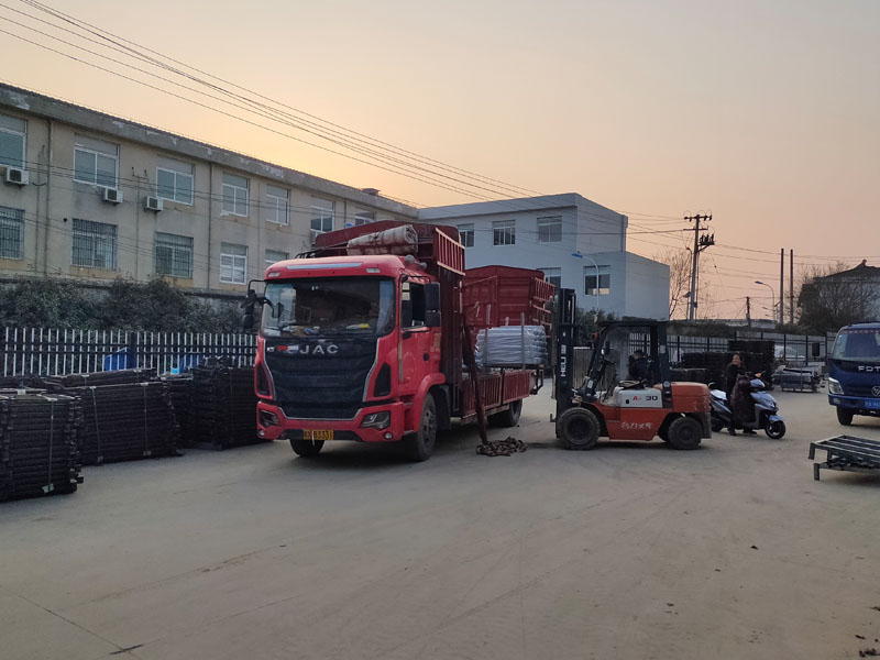 金用護欄2022年2月26日組裝式鋅鋼欄桿裝車發(fā)貨！