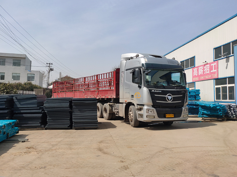 金用護(hù)欄2022年3月5日鋅鋼陽臺欄桿裝車發(fā)貨！