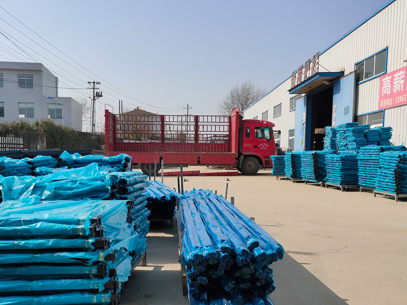 金用護(hù)欄2022年3月7日鋅鋼陽臺欄桿裝車發(fā)貨！