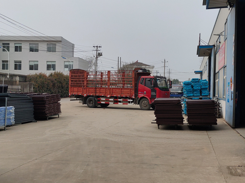 金用護(hù)欄2022年3月12日鋅鋼飄窗欄桿裝車發(fā)貨！