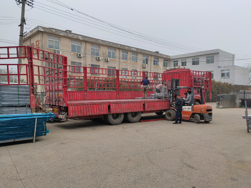 金用護(hù)欄2022年3月16日鋅鋼組裝式護(hù)欄裝車發(fā)貨！