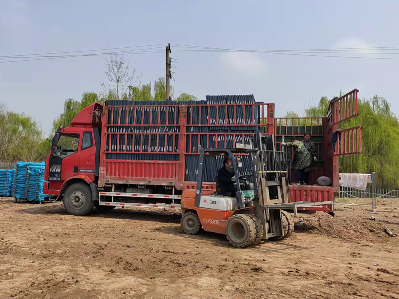 金用護欄2022年3月29日鋅鋼百葉窗裝車發(fā)貨！