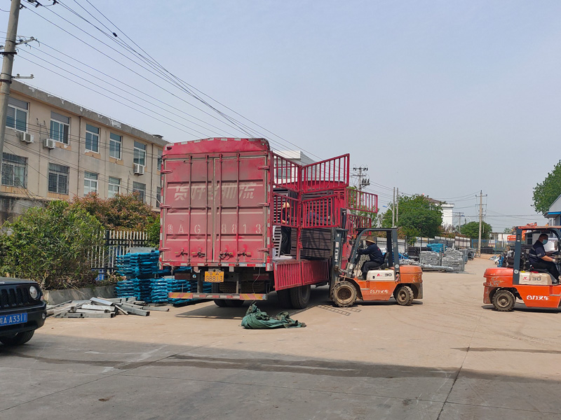 金用護欄2022年4月22日鋅鋼百葉窗裝車發(fā)貨！