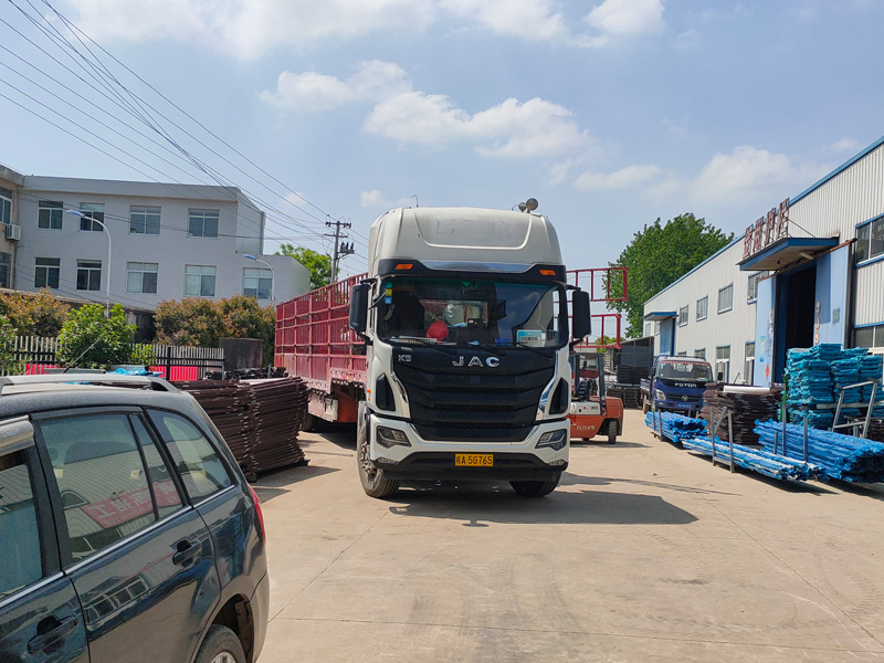 金用護欄2022年4月28日鋅鋼百葉窗裝車發(fā)貨！